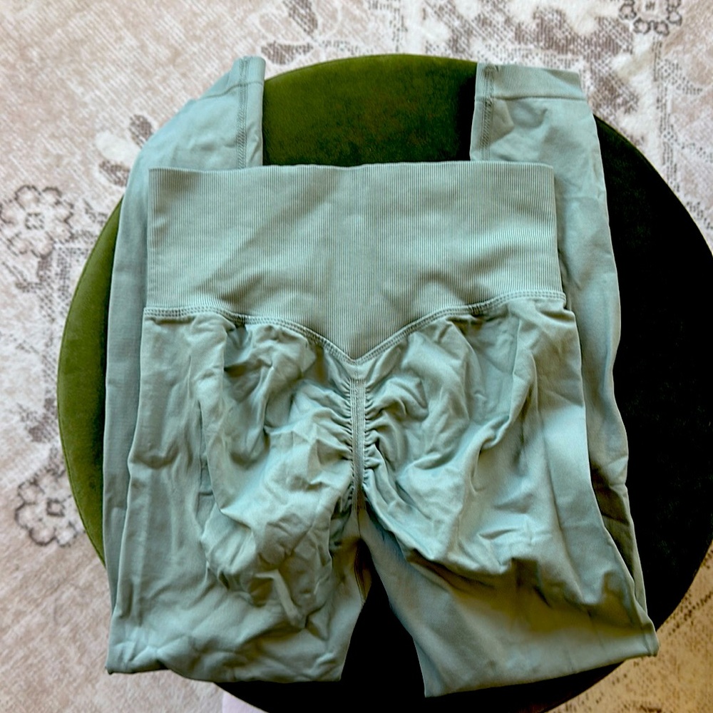 Scrunch butt leggings